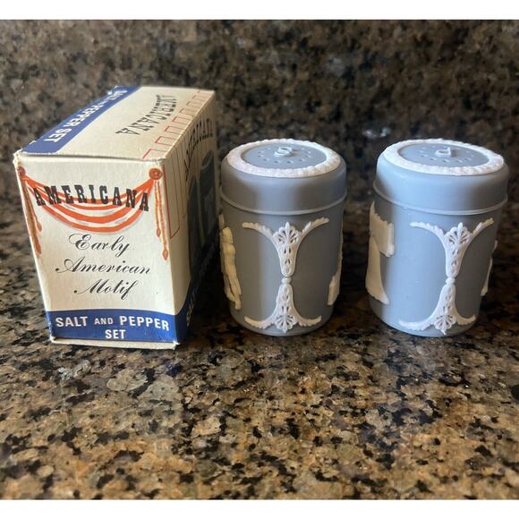 Early American Motif Americana Salt & Pepper Shakers Liberty Bell Fife & Drummer - Picture 2 of 5